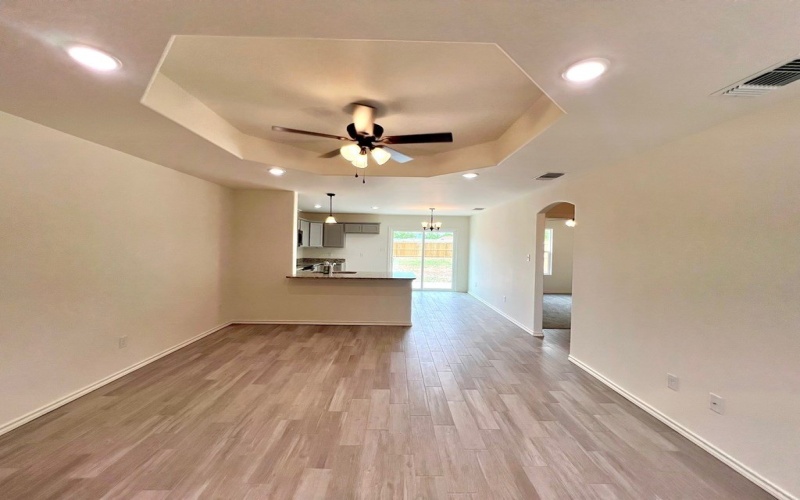 807 N Van Buren St, San Angelo, TX 76901, 3 Habitaciones Habitaciones , ,2 BañosBaños,Residential,En Venta,807 N Van Buren St,0,130133