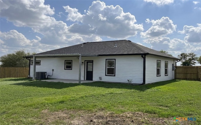 205 Haller Street, Yoakum, TX 77995, 3 Habitaciones Habitaciones , ,2 BañosBaños,Residential,En Venta,205 Haller Street,0,600692