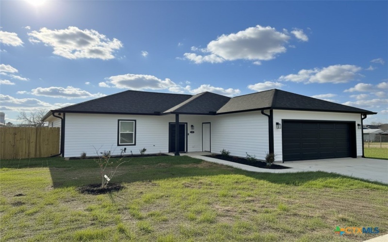 205 Haller Street, Yoakum, TX 77995, 3 Habitaciones Habitaciones , ,2 BañosBaños,Residential,En Venta,205 Haller Street,0,600692