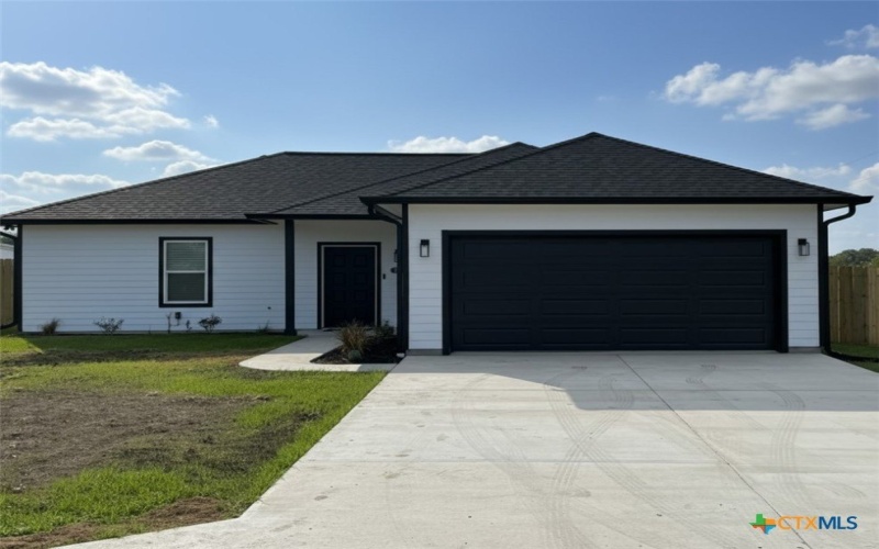 205 Haller Street, Yoakum, TX 77995, 3 Habitaciones Habitaciones , ,2 BañosBaños,Residential,En Venta,205 Haller Street,0,600692