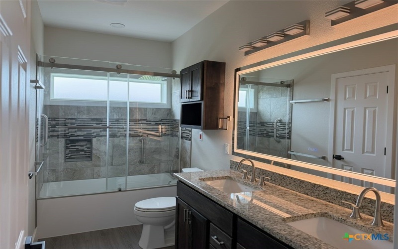 205 Haller Street, Yoakum, TX 77995, 3 Habitaciones Habitaciones , ,2 BañosBaños,Residential,En Venta,205 Haller Street,0,600692