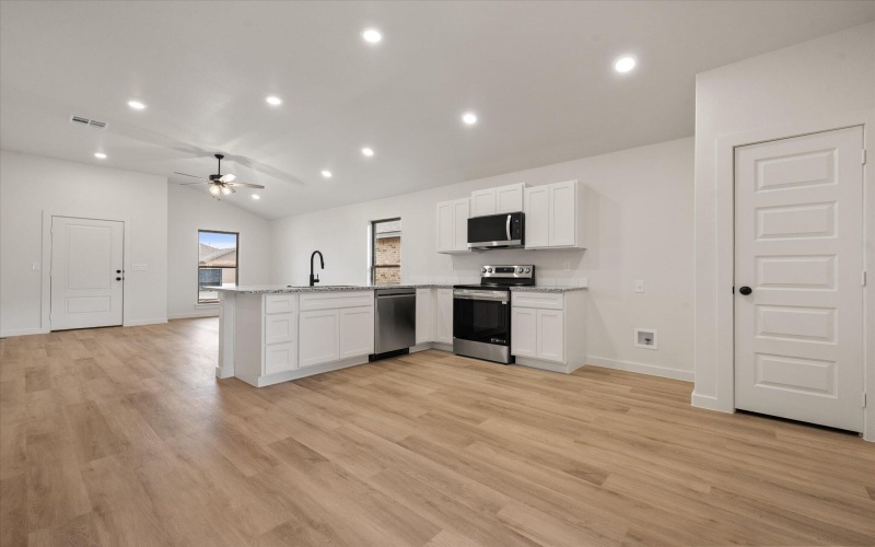 2411 Aberdeen Avenue, Wolfforth, TX 79382, 3 Bedrooms Bedrooms, ,2 BathroomsBathrooms,Residential,For Sale,2411 Aberdeen Avenue,0,202564528