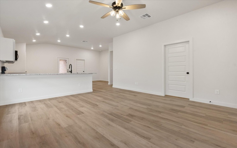 2411 Aberdeen Avenue, Wolfforth, TX 79382, 3 Bedrooms Bedrooms, ,2 BathroomsBathrooms,Residential,For Sale,2411 Aberdeen Avenue,0,202564528