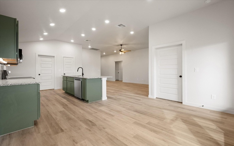 2412 Aberdeen Avenue, Wolfforth, TX 79382, 3 Habitaciones Habitaciones , ,2 BañosBaños,Residential,En Venta,2412 Aberdeen Avenue,0,202564529