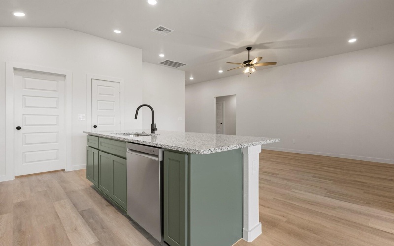 2412 Aberdeen Avenue, Wolfforth, TX 79382, 3 Habitaciones Habitaciones , ,2 BañosBaños,Residential,En Venta,2412 Aberdeen Avenue,0,202564529