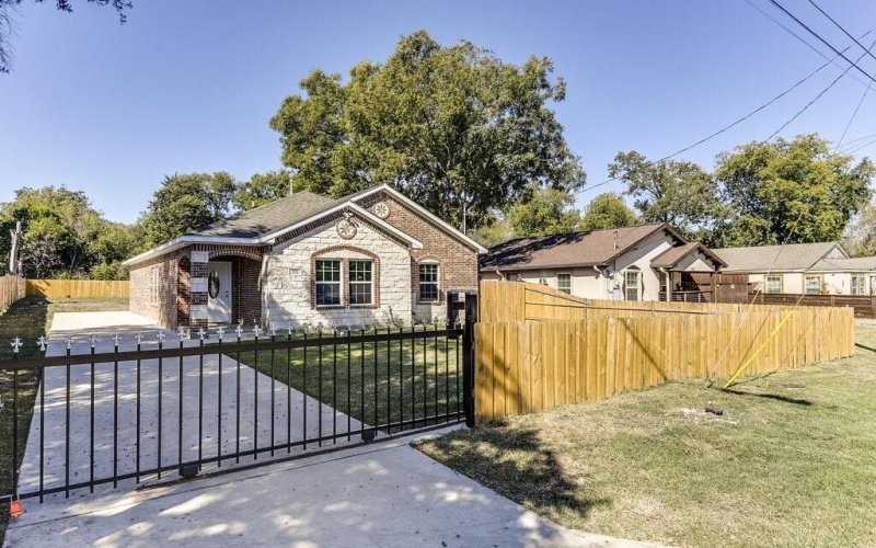 1639 Adelaide Drive, Dallas, TX 75216, 4 Bedrooms Bedrooms, ,2 BathroomsBathrooms,Residential,For Sale,1639 Adelaide Drive,0,21060260