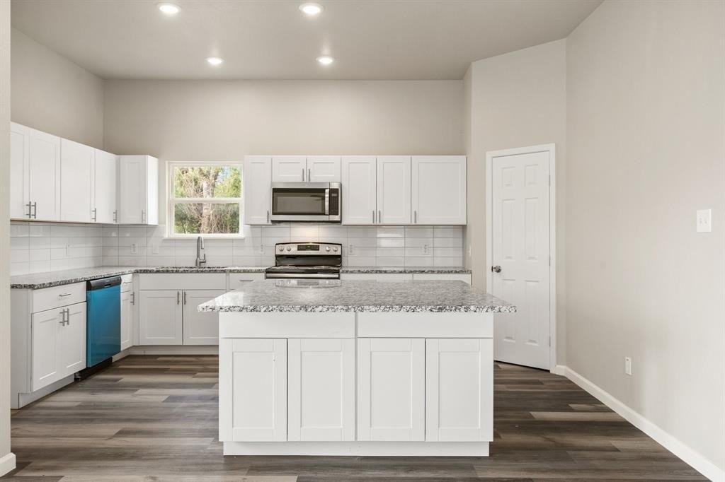 200 Avenue B, Ennis, TX 75119, 4 Bedrooms Bedrooms, ,3 BathroomsBathrooms,Residential,For Sale,200 Avenue B,0,21135049