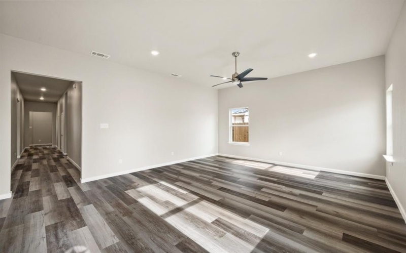 200 Avenue B, Ennis, TX 75119, 4 Bedrooms Bedrooms, ,3 BathroomsBathrooms,Residential,For Sale,200 Avenue B,0,21135049