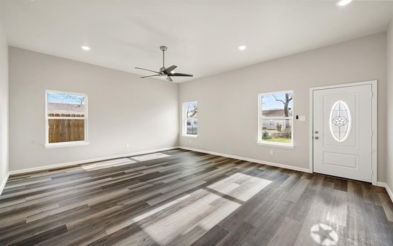 200 Avenue B, Ennis, TX 75119, 4 Bedrooms Bedrooms, ,3 BathroomsBathrooms,Residential,For Sale,200 Avenue B,0,21135049