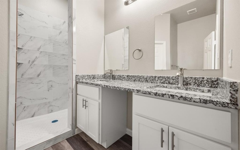 200 Avenue B, Ennis, TX 75119, 4 Bedrooms Bedrooms, ,3 BathroomsBathrooms,Residential,For Sale,200 Avenue B,0,21135049