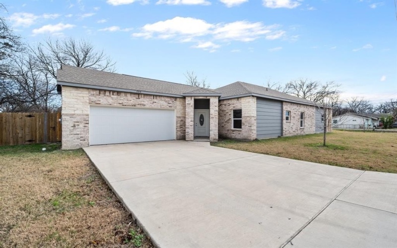 200 Avenue B, Ennis, TX 75119, 4 Bedrooms Bedrooms, ,3 BathroomsBathrooms,Residential,For Sale,200 Avenue B,0,21135049