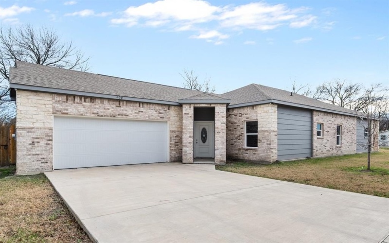 200 Avenue B, Ennis, TX 75119, 4 Bedrooms Bedrooms, ,3 BathroomsBathrooms,Residential,For Sale,200 Avenue B,0,21135049