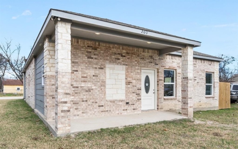 200 Avenue B, Ennis, TX 75119, 4 Bedrooms Bedrooms, ,3 BathroomsBathrooms,Residential,For Sale,200 Avenue B,0,21135049