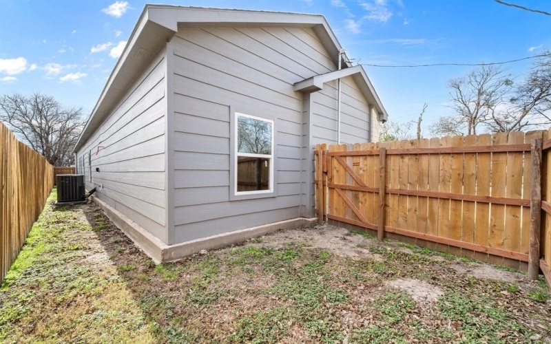 200 Avenue B, Ennis, TX 75119, 4 Bedrooms Bedrooms, ,3 BathroomsBathrooms,Residential,For Sale,200 Avenue B,0,21135049