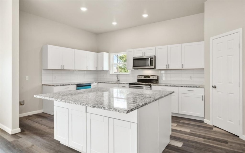 200 Avenue B, Ennis, TX 75119, 4 Bedrooms Bedrooms, ,3 BathroomsBathrooms,Residential,For Sale,200 Avenue B,0,21135049