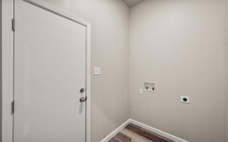 200 Avenue B, Ennis, TX 75119, 4 Bedrooms Bedrooms, ,3 BathroomsBathrooms,Residential,For Sale,200 Avenue B,0,21135049