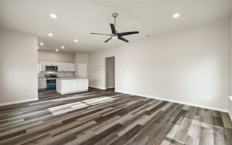 200 Avenue B, Ennis, TX 75119, 4 Bedrooms Bedrooms, ,3 BathroomsBathrooms,Residential,For Sale,200 Avenue B,0,21135049