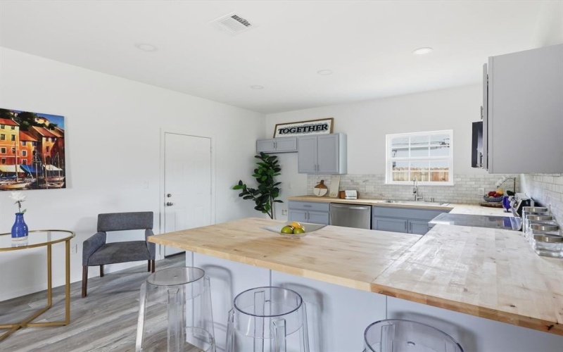 2413 Lena Street, Fort Worth, TX 76105, 3 Habitaciones Habitaciones , ,2 BañosBaños,Residential,En Venta,2413 Lena Street,0,21139492