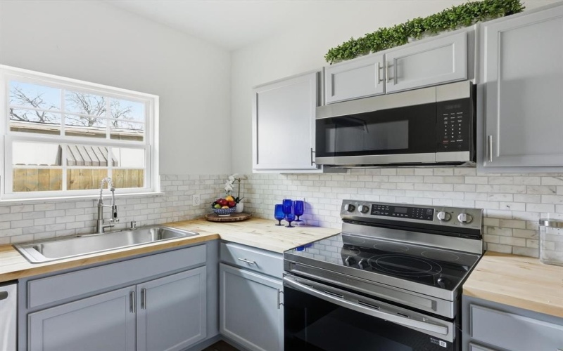 2413 Lena Street, Fort Worth, TX 76105, 3 Habitaciones Habitaciones , ,2 BañosBaños,Residential,En Venta,2413 Lena Street,0,21139492