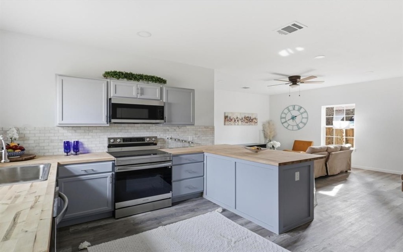 2413 Lena Street, Fort Worth, TX 76105, 3 Habitaciones Habitaciones , ,2 BañosBaños,Residential,En Venta,2413 Lena Street,0,21139492