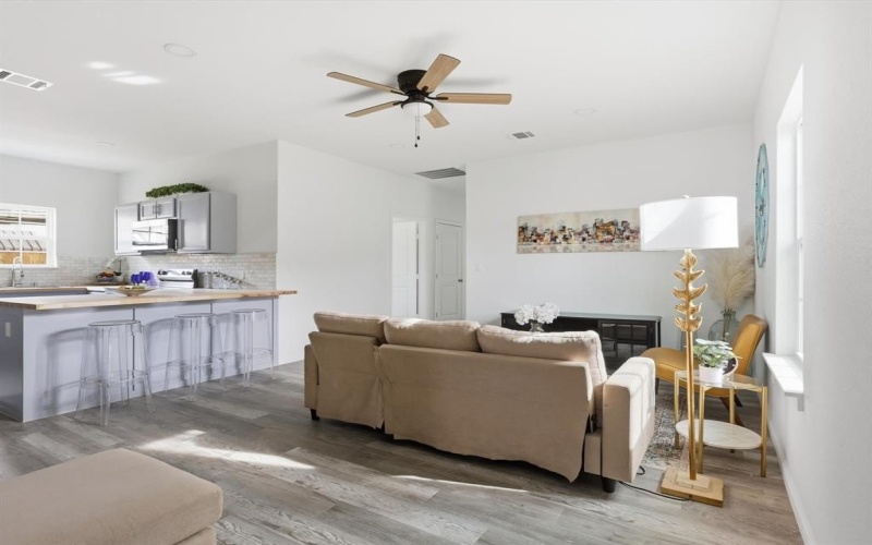 2413 Lena Street, Fort Worth, TX 76105, 3 Habitaciones Habitaciones , ,2 BañosBaños,Residential,En Venta,2413 Lena Street,0,21139492