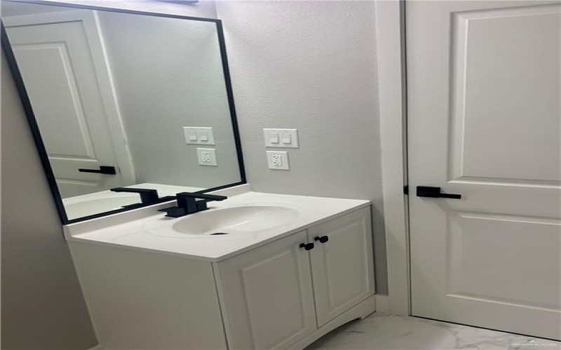 5910 Vanessa Drive E, Edinburg, TX 78542, 2 Habitaciones Habitaciones , ,1 BañoBaños,Residential,En Venta,5910 Vanessa Drive E,0,490901