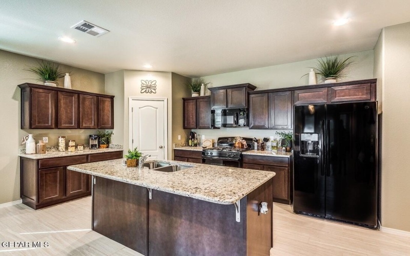 15149 Resolve Drive, El Paso, TX 79938, 3 Habitaciones Habitaciones , ,1 BañoBaños,Residential,En Venta,15149 Resolve Drive,0,935696