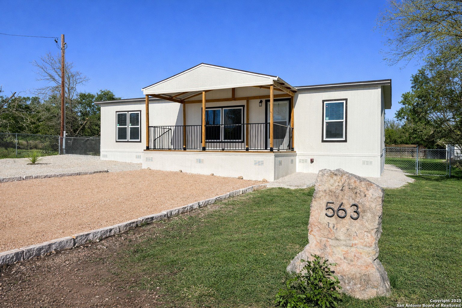 563 Oak Trail, Canyon Lake, TX 78133, 3 Habitaciones Habitaciones , ,2 BañosBaños,Residential,En Venta,563 Oak Trail,0,1930797