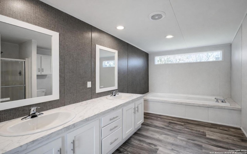 563 Oak Trail, Canyon Lake, TX 78133, 3 Habitaciones Habitaciones , ,2 BañosBaños,Residential,En Venta,563 Oak Trail,0,1930797