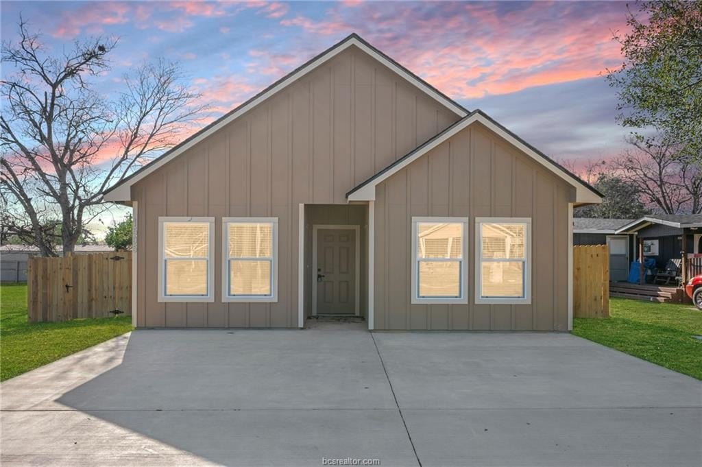 1505 Red Oak Street, Bryan, TX 77803, 3 Bedrooms Bedrooms, ,2 BathroomsBathrooms,Residential,For Sale,1505 Red Oak Street,0,25013298