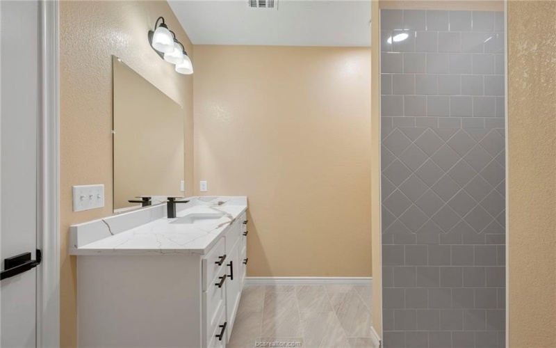 1505 Red Oak Street, Bryan, TX 77803, 3 Bedrooms Bedrooms, ,2 BathroomsBathrooms,Residential,For Sale,1505 Red Oak Street,0,25013298