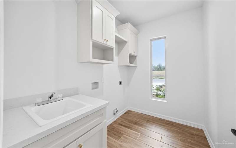 5929 Luz Del Sol, Edinburg, TX 78542, 3 Bedrooms Bedrooms, ,2 BathroomsBathrooms,Residential,For Sale,5929 Luz Del Sol,0,490864