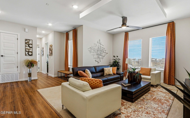 980 WILLOW RIVER Drive, El Paso, TX 79932, 4 Habitaciones Habitaciones , ,3 BañosBaños,Residential,En Venta,980 WILLOW RIVER Drive,0,935759