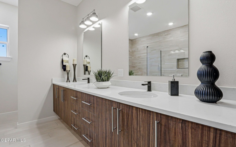 980 WILLOW RIVER Drive, El Paso, TX 79932, 4 Habitaciones Habitaciones , ,3 BañosBaños,Residential,En Venta,980 WILLOW RIVER Drive,0,935759