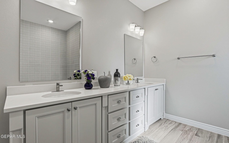 980 PECOS RIVER Drive, El Paso, TX 79932, 4 Habitaciones Habitaciones , ,2 BañosBaños,Residential,En Venta,980 PECOS RIVER Drive,0,935761