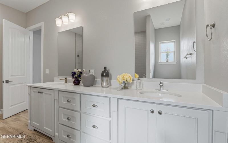 980 PECOS RIVER Drive, El Paso, TX 79932, 4 Habitaciones Habitaciones , ,2 BañosBaños,Residential,En Venta,980 PECOS RIVER Drive,0,935761