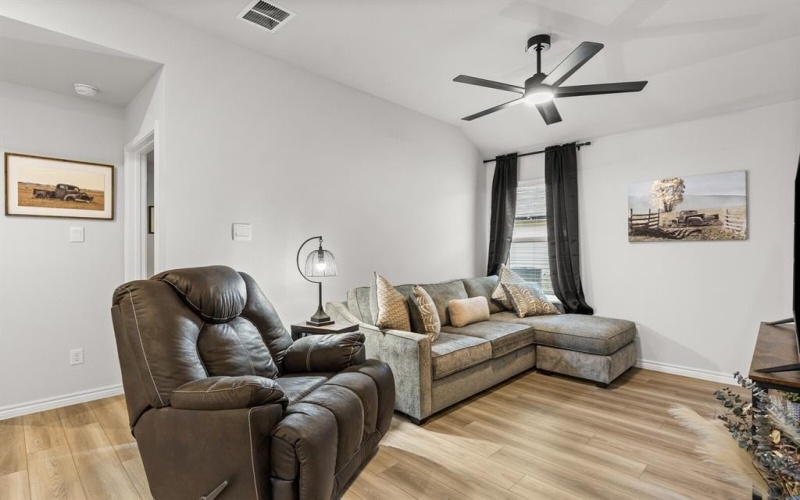 5825 Foggy Lagoon Drive, Waco, TX 76708, 4 Habitaciones Habitaciones , ,2 BañosBaños,Residential,En Venta,5825 Foggy Lagoon Drive,0,21141158