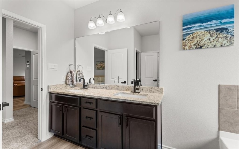 5825 Foggy Lagoon Drive, Waco, TX 76708, 4 Habitaciones Habitaciones , ,2 BañosBaños,Residential,En Venta,5825 Foggy Lagoon Drive,0,21141158