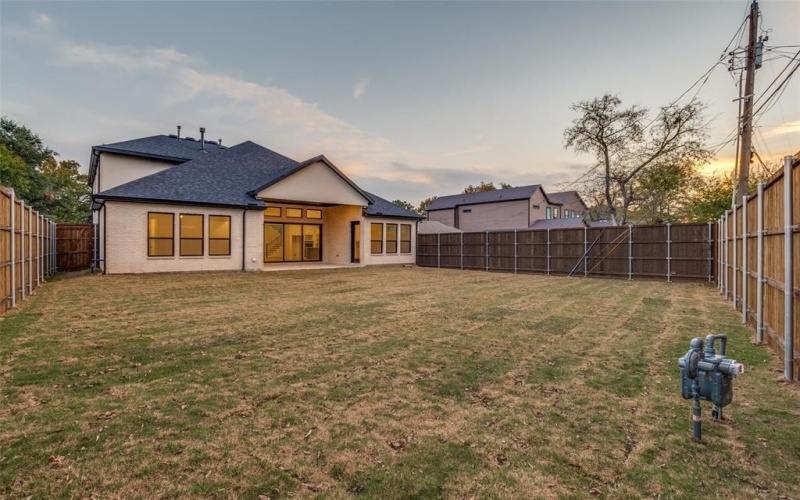 3849 Hawick Lane, Dallas, TX 75220, 5 Habitaciones Habitaciones , ,5 BañosBaños,Residential,En Venta,3849 Hawick Lane,0,21119522