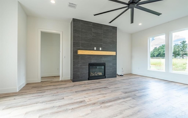 554 Helena Drive, Granbury, TX 76048, 3 Bedrooms Bedrooms, ,2 BathroomsBathrooms,Residential,For Sale,554 Helena Drive,0,21142768