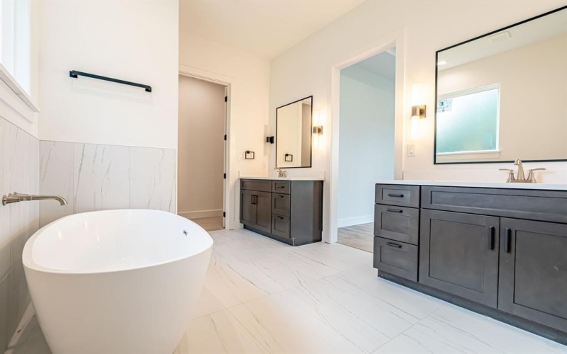 554 Helena Drive, Granbury, TX 76048, 3 Bedrooms Bedrooms, ,2 BathroomsBathrooms,Residential,For Sale,554 Helena Drive,0,21142768