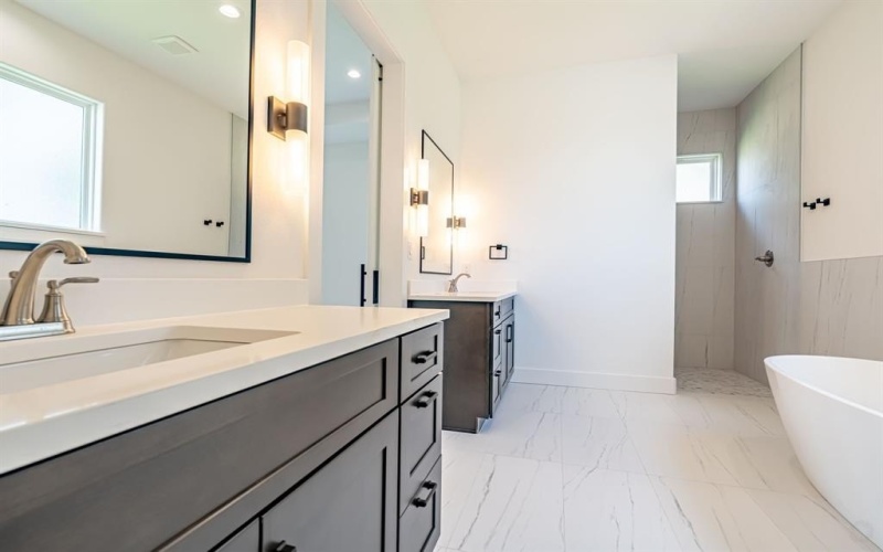 554 Helena Drive, Granbury, TX 76048, 3 Bedrooms Bedrooms, ,2 BathroomsBathrooms,Residential,For Sale,554 Helena Drive,0,21142768