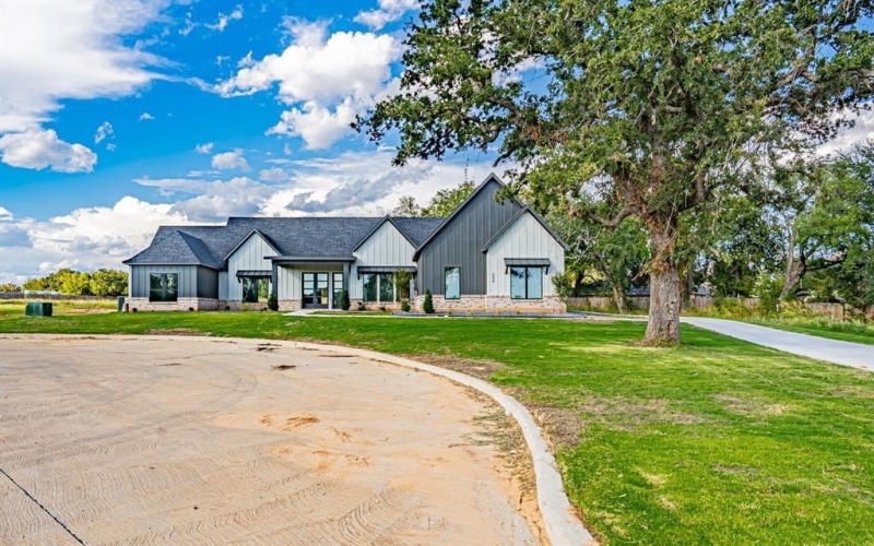 554 Helena Drive, Granbury, TX 76048, 3 Bedrooms Bedrooms, ,2 BathroomsBathrooms,Residential,For Sale,554 Helena Drive,0,21142768