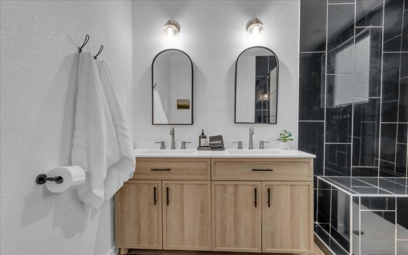 1501 Clay Street, Brenham, TX 77833, 1 Dormitorio Habitaciones , ,1 BañoBaños,Residential Multi Family,En Venta,1501 Clay Street,0,21142802