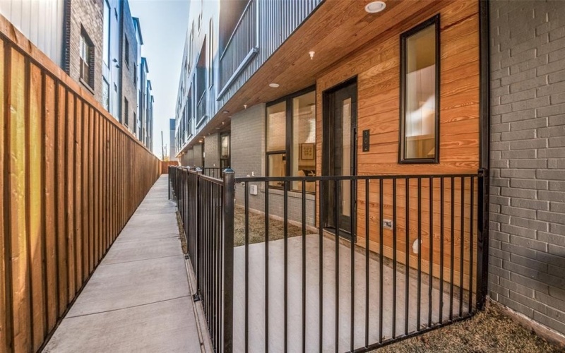 426 W 9th Street #105, Dallas, TX 75208, 3 Habitaciones Habitaciones , ,3 BañosBaños,Residential,En Venta,426 W 9th Street,0,21142926