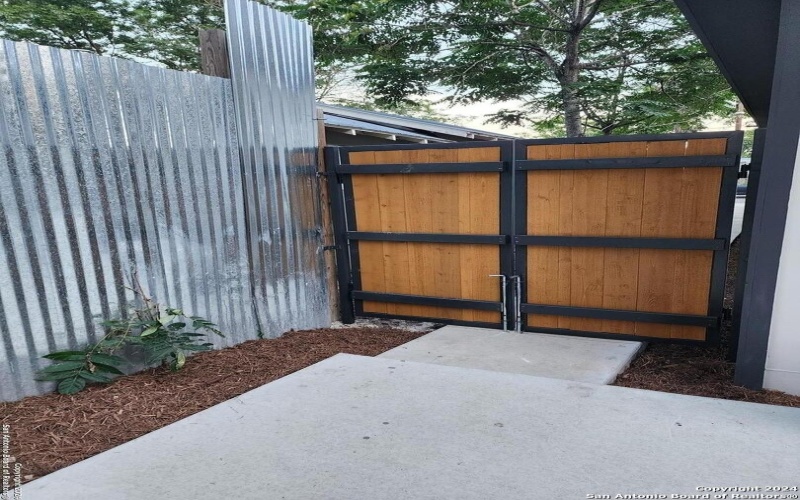 511 E Woodlawn Avenue, San Antonio, TX 78212, 3 Bedrooms Bedrooms, ,2 BathroomsBathrooms,Residential,For Sale,511 E Woodlawn Avenue,0,1931181