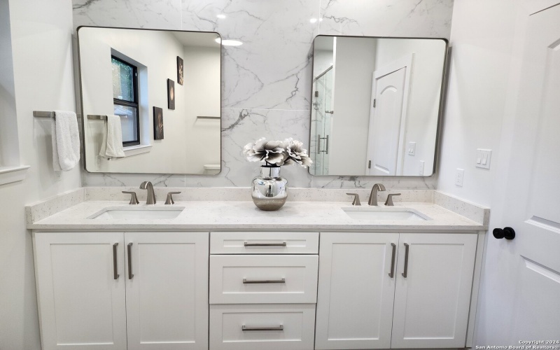 511 E Woodlawn Avenue, San Antonio, TX 78212, 3 Bedrooms Bedrooms, ,2 BathroomsBathrooms,Residential,For Sale,511 E Woodlawn Avenue,0,1931181