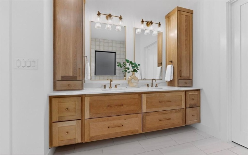 1770 Coopers Hawk Drive, Arlington, TX 76005, 5 Bedrooms Bedrooms, ,6 BathroomsBathrooms,Residential,For Sale,1770 Coopers Hawk Drive,0,21142034