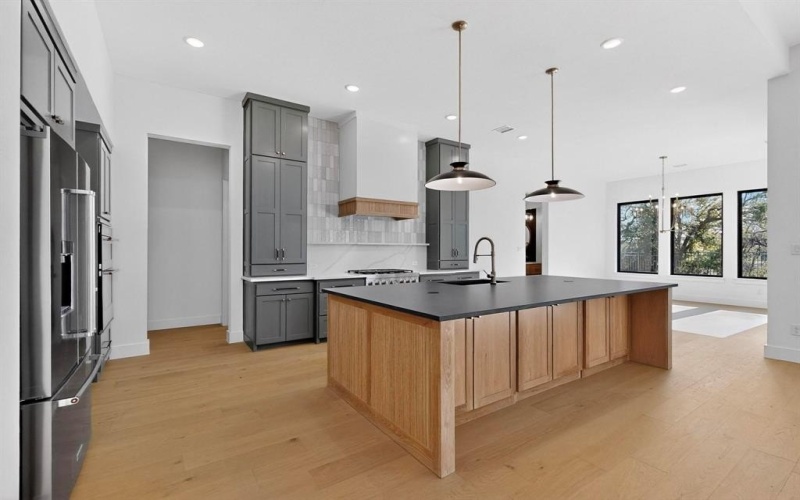 1770 Coopers Hawk Drive, Arlington, TX 76005, 5 Bedrooms Bedrooms, ,6 BathroomsBathrooms,Residential,For Sale,1770 Coopers Hawk Drive,0,21142034