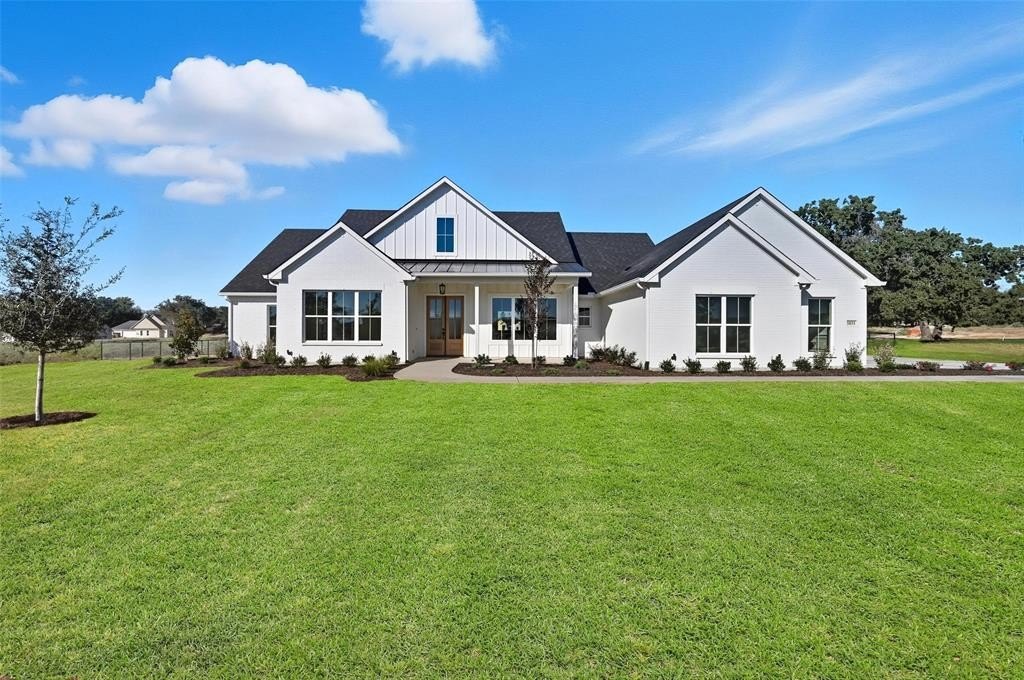 1033 Arbor Vista Drive, Azle, TX 76023, 4 Habitaciones Habitaciones , ,2 BañosBaños,Residential,En Venta,1033 Arbor Vista Drive,0,21142386